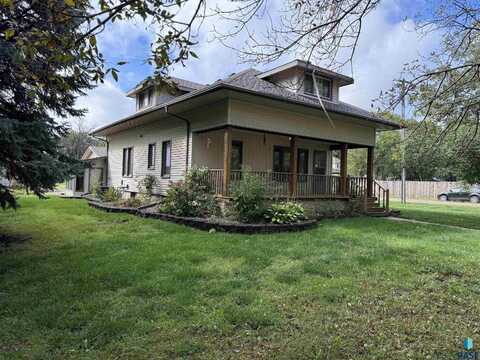 201 E 3rd St, Marion, SD 57043