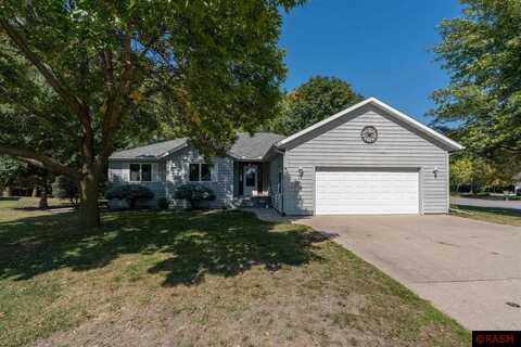 32 Edgewood Circle, North Mankato, MN 56003