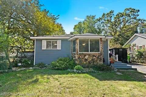 9333 Beechcrest Street, White Lake, MI 48386