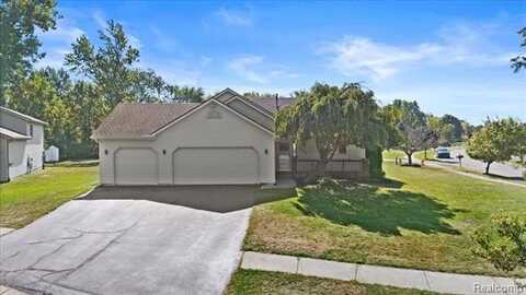 2650 Cherokee Hills Circle, Waterford, MI 48328