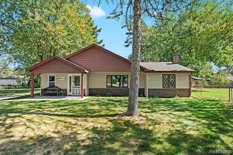 4821 Pinehurst Court, Brighton, MI 48116