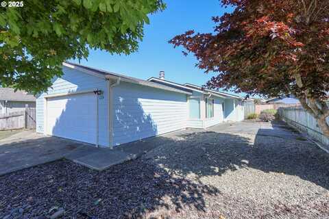 1125 AUGUSTINE AVE, Coos Bay, OR 97420