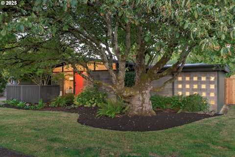 278 HAMBLETONIAN DR, Eugene, OR 97401