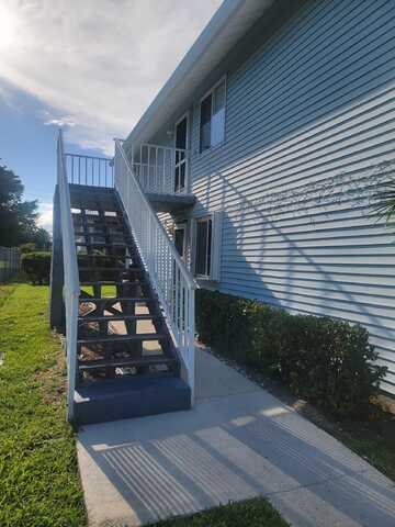 109 SE Village Drive, Port Saint Lucie, FL 34952
