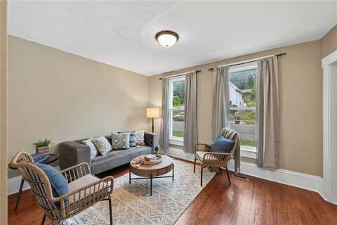 528 Lawson Avenue E, Saint Paul, MN 55130
