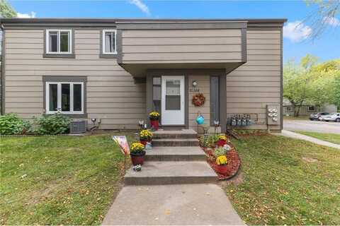 4812 Grenwich Way N, Oakdale, MN 55128