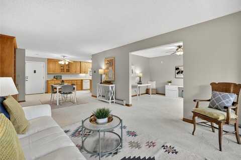 2720 Dale Street N, Roseville, MN 55113