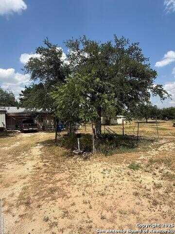 806 State Highway 132, Natalia, TX 78059
