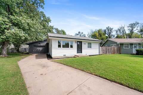 1752 S Seneca Ct, Wichita, KS 67213