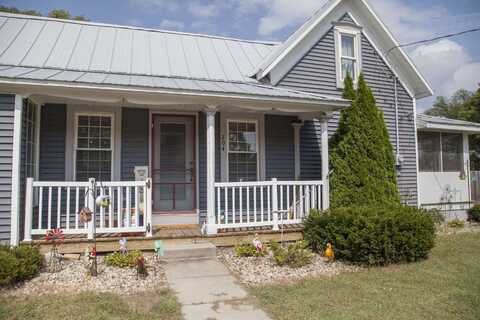 204 W Richland Street, Lone Rock, WI 53556