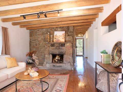 436 Apodaca Hill, Santa Fe, NM 87501