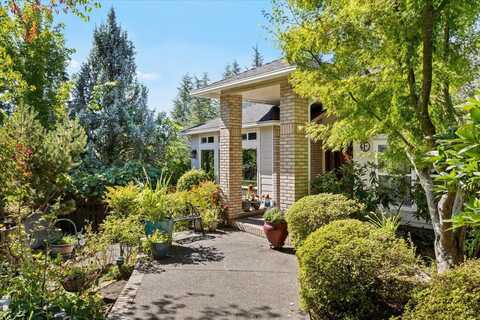 4760 Torrey Pines Drive, Medford, OR 97504