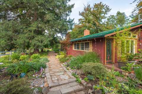57 Matney Lane, Rogue River, OR 97537