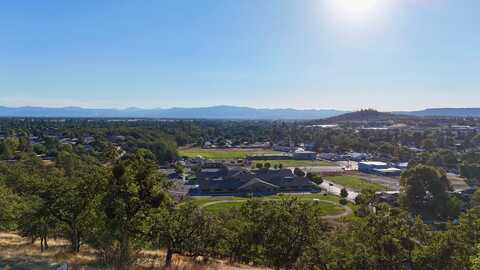 277 Cambridge Terrace, Eagle Point, OR 97524