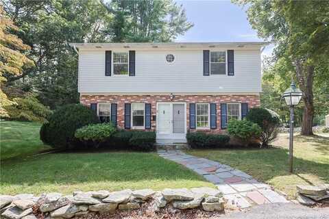 8 Wolf Hill Road, Smithfield, RI 02917