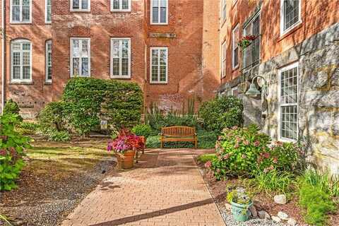 2 School Street, Lincoln, RI 02802