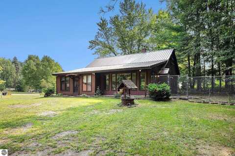 616 Elkhorn Drive, Cadillac, MI 49601