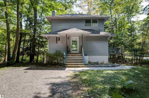 13250 Knollwood Drive, Northport, MI 49670
