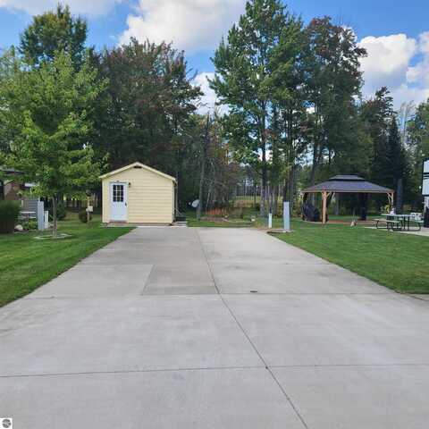 6100 SW Larson Road, South Boardman, MI 49680