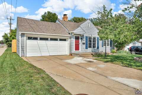 3840 SW Sena DR, Topeka, KS 66604