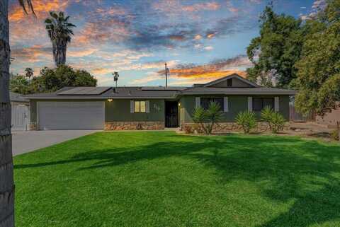 215 S Gloria Avenue, Dinuba, CA 93618