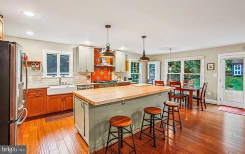 911 HILLWOOD AVENUE, FALLS CHURCH, VA 22042