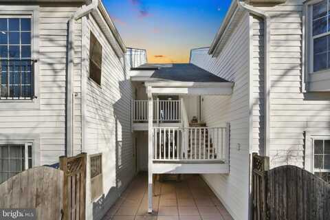 2050 N CALVERT STREET, ARLINGTON, VA 22201