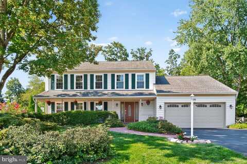 8534 CHASE GLEN CIRCLE, FAIRFAX STATION, VA 22039