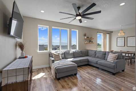 8112 N CLYDESDALE E, Eagle Mountain, UT 84005