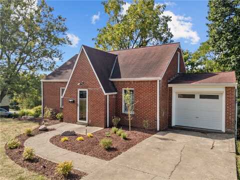 25 Locust Ln, St Clair, PA 15241