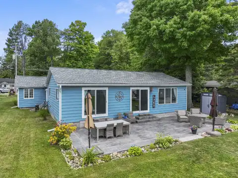 8589 E Houghton Lake Drive, Houghton Lake, MI 48629
