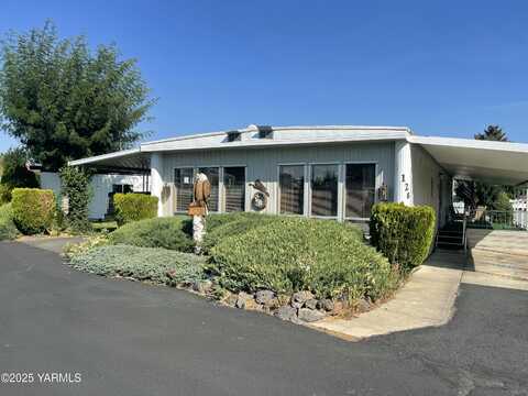 8301 Tieton Dr, Yakima, WA 98908