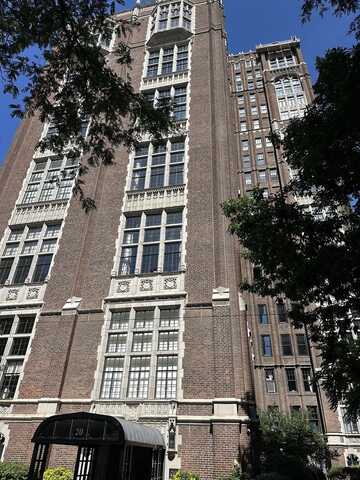 20 E. Cedar Street, Chicago, IL 60611