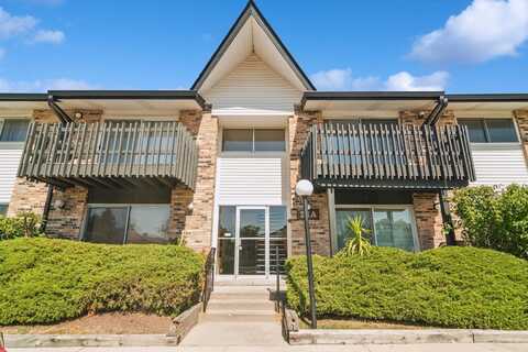 24A Kingery Quarter, Willowbrook, IL 60527