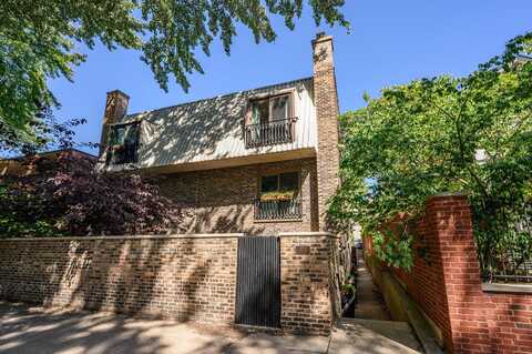 820 W. WOLFRAM Street, Chicago, IL 60657