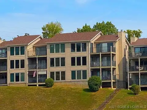 123 Barba Le Lane unit: 3A, Lake Ozark, MO 65049