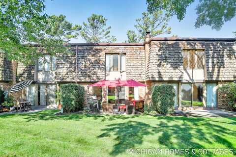1992 S SHORE DRIVE, HOLLAND, MI 49423