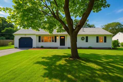 5 Canterbury Circle, Hyannis, MA 02601