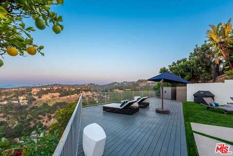 14652 Deervale Pl, Sherman Oaks, CA 91403
