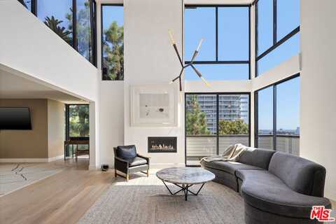 1033 Carol Dr, West Hollywood, CA 90069