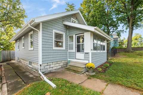 1032 Maplewood Dr NE, Cedar Rapids, IA 52402