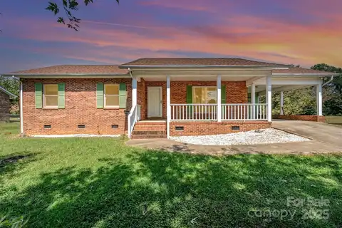 2102 2nd Avenue NW, Hickory, NC 28601