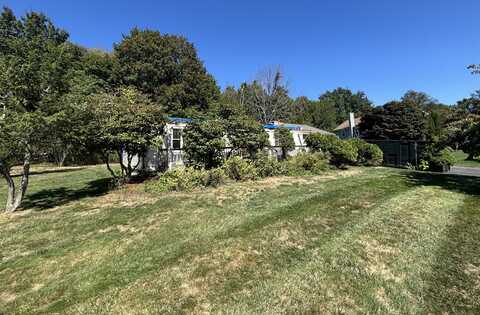 10 Hitching Post Lane, Trumbull, CT 06611