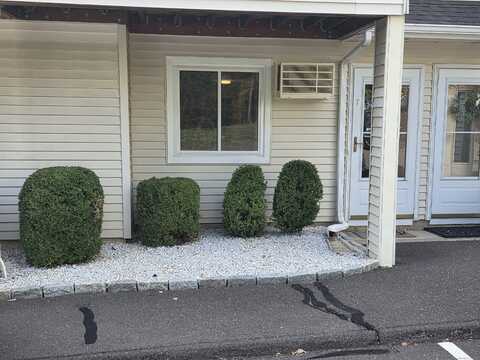 2A Jeanette Street, Danbury, CT 06811