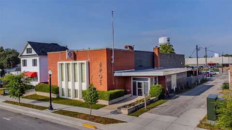 111 E 2nd Street S, Newton, IA 50208