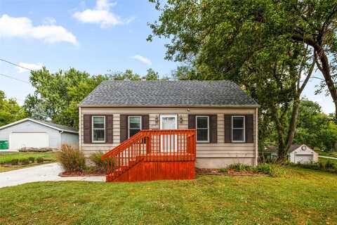 6717 Roseland Drive, Urbandale, IA 50322