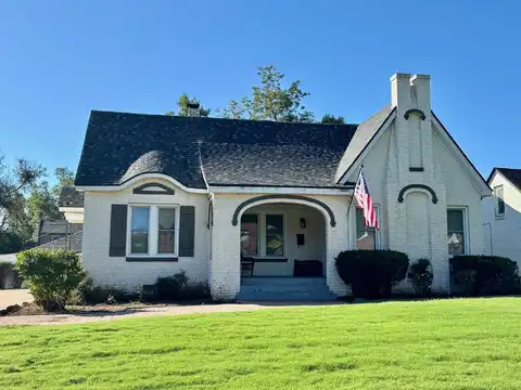 1207 Indian Dr, Enid, OK 73703