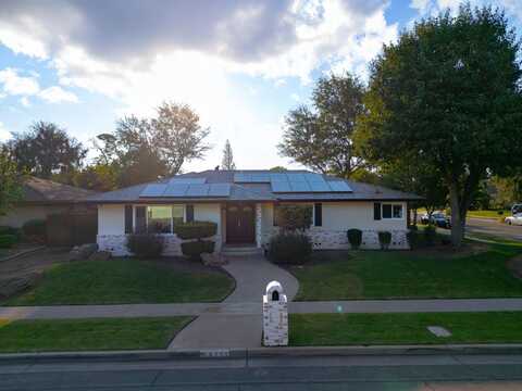 6753 Durant Avenue N, Fresno, CA 93711