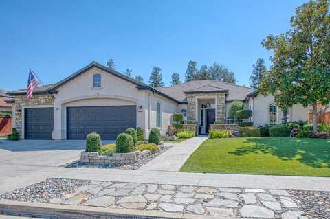 654 Richmond Avenue W, Clovis, CA 93619