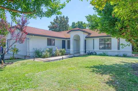 2105 El Paso Avenue E, Fresno, CA 93720